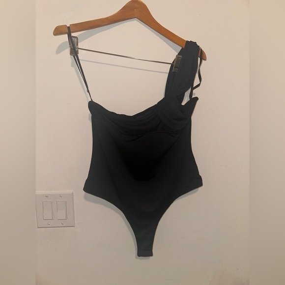 Superdown Jimena One Shoulder Bodysuit in Black Sz L - Picture 3 of 6